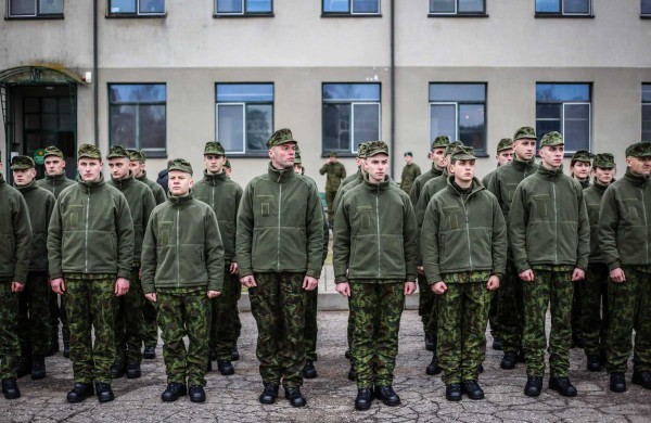 Į Mokomąjį pulką atvyko šauktiniai savanoriai