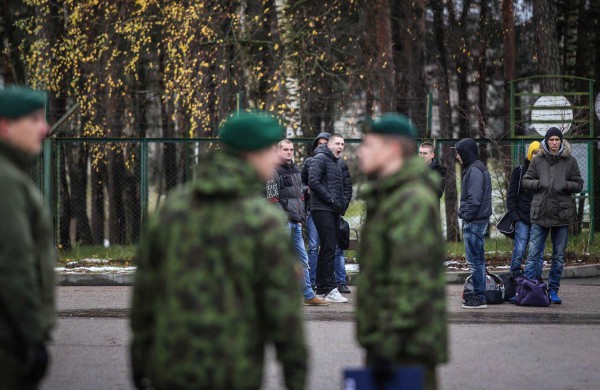 Į Mokomąjį pulką atvyko šauktiniai savanoriai