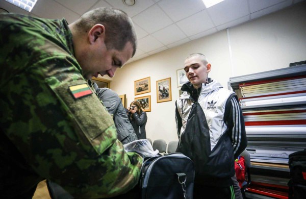 Į Mokomąjį pulką atvyko šauktiniai savanoriai