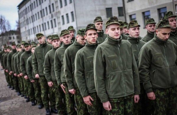 Į Mokomąjį pulką atvyko šauktiniai savanoriai