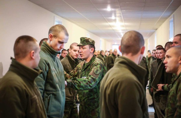 Į Mokomąjį pulką atvyko šauktiniai savanoriai