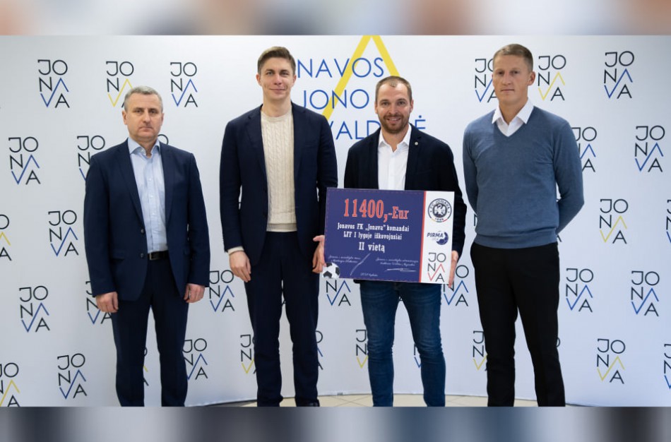 FK „Jonava“ klubui įteikta savivaldybės premija
