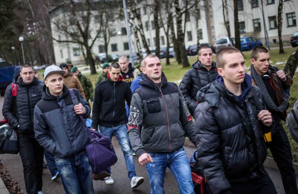 Į Mokomąjį pulką atvyko šauktiniai savanoriai