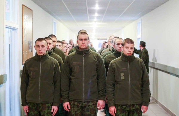 Į Mokomąjį pulką atvyko šauktiniai savanoriai