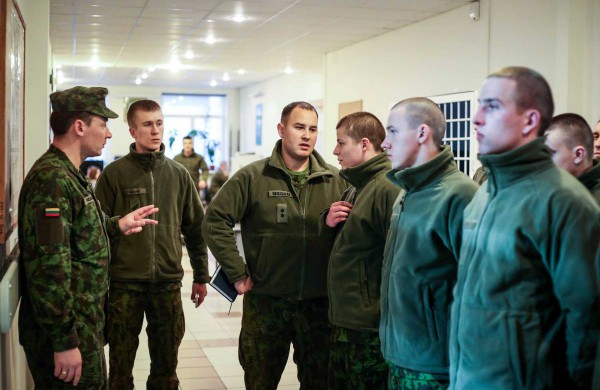 Į Mokomąjį pulką atvyko šauktiniai savanoriai