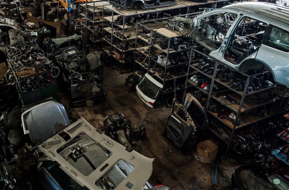 Nenaudojamų automobilių tvarkymo vietų ribojimas taršos nesumažins