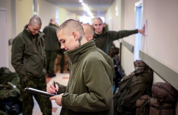 Į Mokomąjį pulką atvyko šauktiniai savanoriai