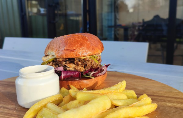 ,,Kiemaitis“ – naujas netradicinis burgerių baras Jonavoje