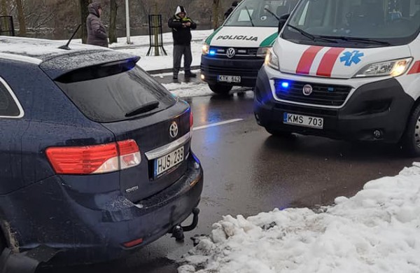 Savaitgalį susidūrė trys automobiliai: neapsieita ir be medikų pagalbos