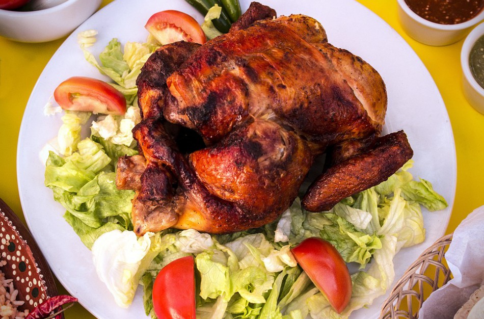 Saugūs produktai šventiniam stalui – kaip išsirinkti ir paruošti paukštieną