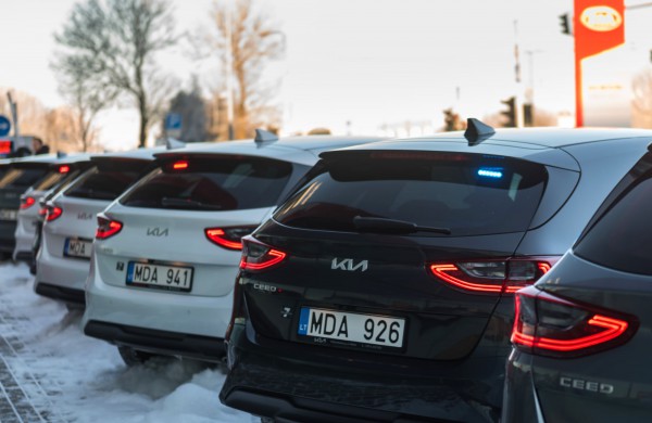 Policijos automobilių parką papildė dar 10 nežymėtų automobilių
