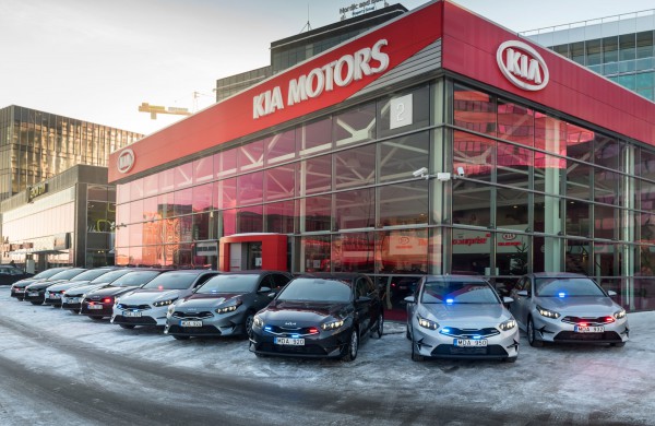 Policijos automobilių parką papildė dar 10 nežymėtų automobilių