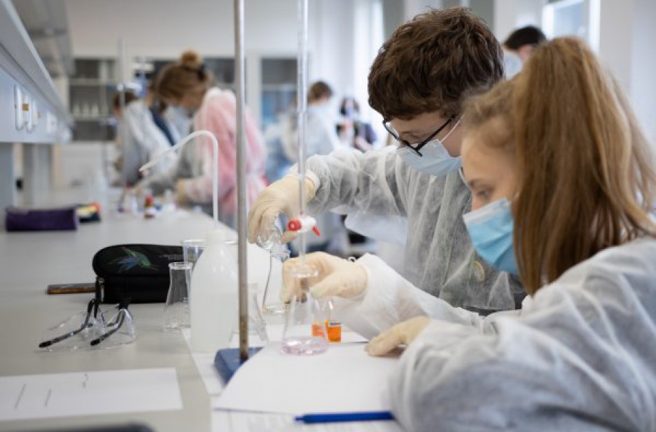 Jonavos švietimo įstaigos „Reitingų“ žurnale