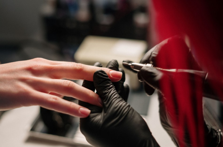 NVSC primena, kaip saugiai teikti nagų priežiūros paslaugas
