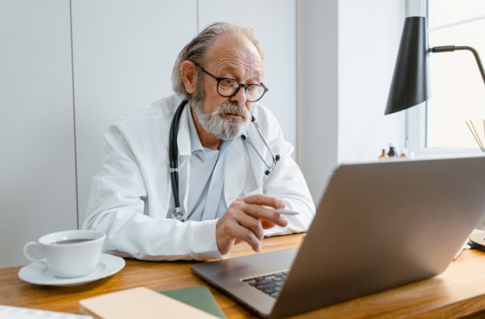 SAM: Apie pacientų gautus COVID-19 tyrimų rezultatus šeimos gydytojai informuojami žinute