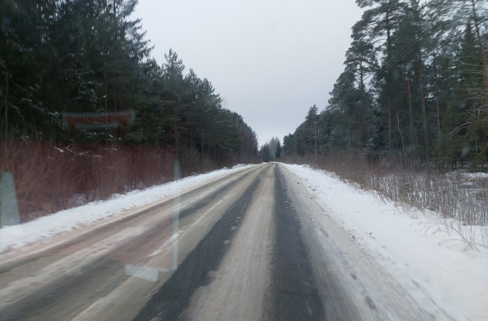 Gyventojai piktinasi dėl per menkai prižiūrimu keliu link Bartonių, savivalda žada papildomai atkreipti dėmesį