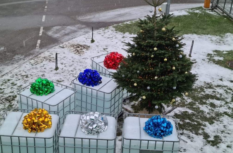 Ligonines pasiekė neįprasta kalėdinė dovana - 6 tonos dezinfekcinio skysčio