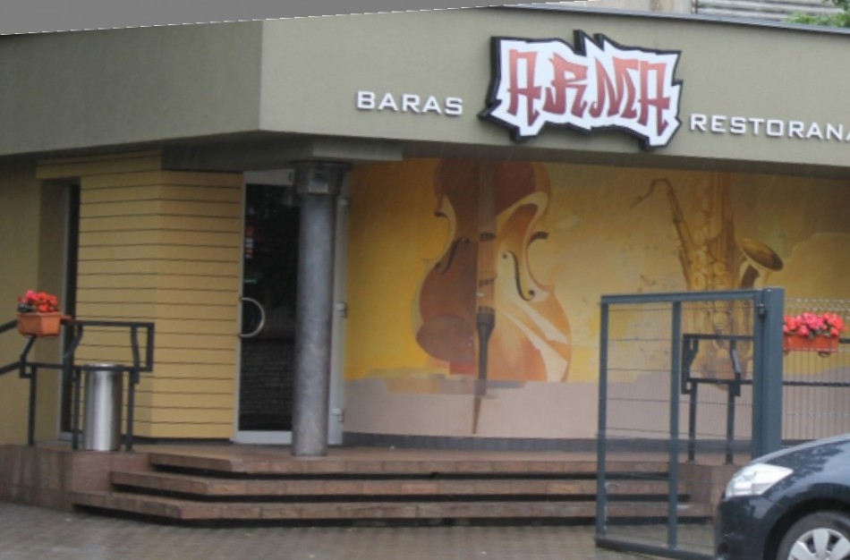 Skaitytojos: „Armos restorano darbuotojų aptarnavimo kulminacija –  klientui pasiūlė kvitą susirasti šiukšliadėžėje“