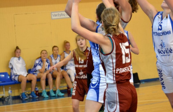 „Petrochema“ krepšininkės be didesnio vargo nugalėjo panevėžietes