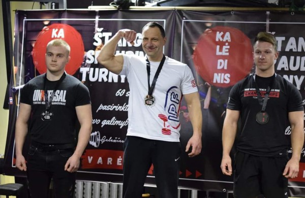 Iš Kalėdinio štangos spaudimo turnyro - du aukso spalvos medaliai