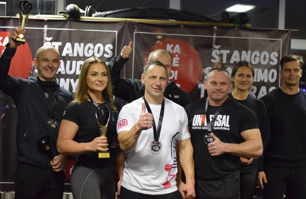 Iš Kalėdinio štangos spaudimo turnyro - du aukso spalvos medaliai