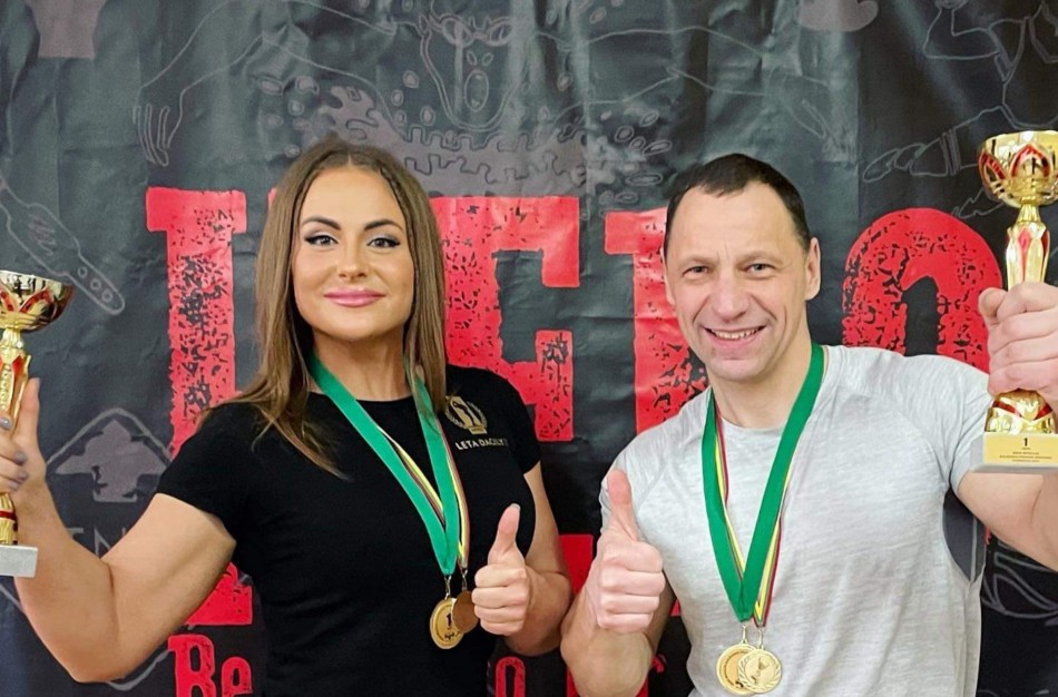 Iš Kalėdinio štangos spaudimo turnyro - du aukso spalvos medaliai