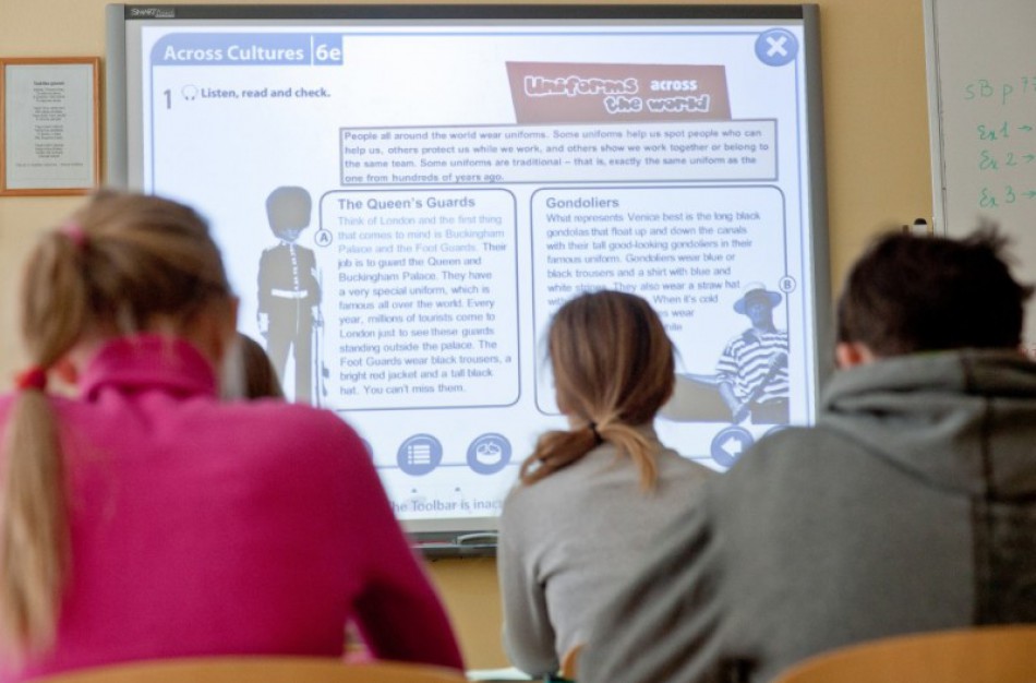 Mažai mokinių turinčiose mokyklose mokytojų etatai ir darbo užmokestis – mažesni