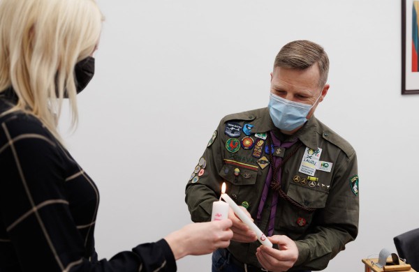 Betliejaus ugnis pasiekė Jonavą - ją perdavė Jonavos Slėnio tuntas