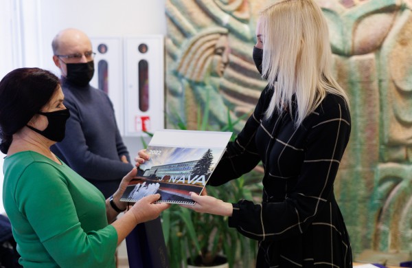 Fotokonkurso laureatams įteikti Jonavos kalendoriai