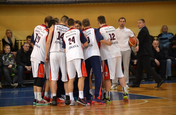 Savo aikštelėje Jonavos krepšininkai mačo pabaigoje susitvarkė su šilutiškiais