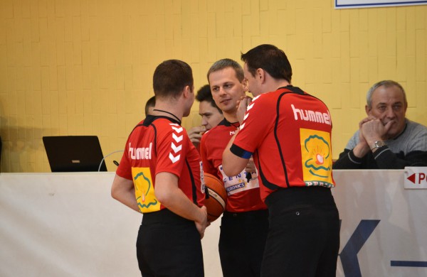 Savo aikštelėje Jonavos krepšininkai mačo pabaigoje susitvarkė su šilutiškiais