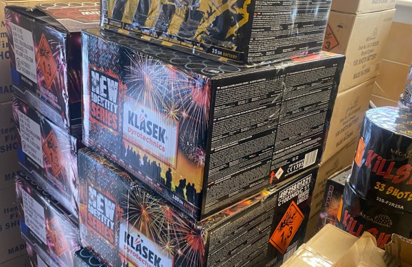 Rasta daugiau nei 400 vnt. pirotechnikos gaminių, kurių įsigijimo dokumentai pareigūnams nebuvo pateikti