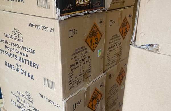 Rasta daugiau nei 400 vnt. pirotechnikos gaminių, kurių įsigijimo dokumentai pareigūnams nebuvo pateikti