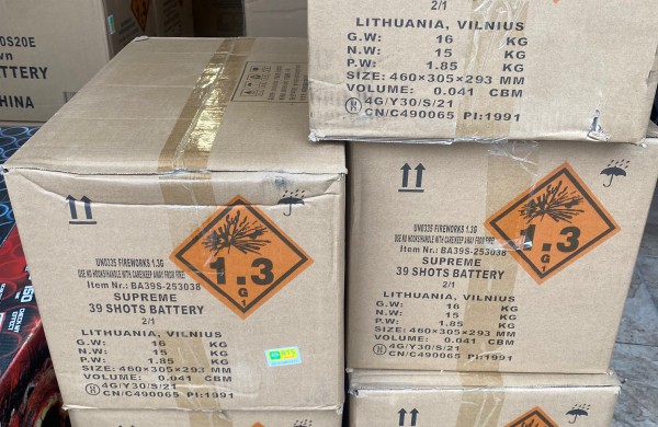 Rasta daugiau nei 400 vnt. pirotechnikos gaminių, kurių įsigijimo dokumentai pareigūnams nebuvo pateikti