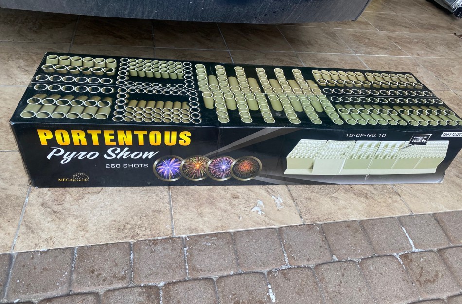 Rasta daugiau nei 400 vnt. pirotechnikos gaminių, kurių įsigijimo dokumentai pareigūnams nebuvo pateikti