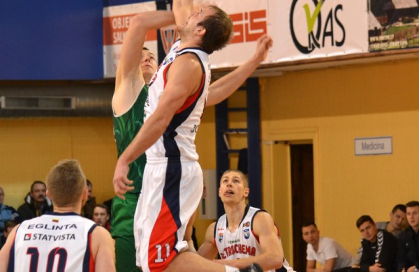 Savo aikštelėje Jonavos krepšininkai mačo pabaigoje susitvarkė su šilutiškiais