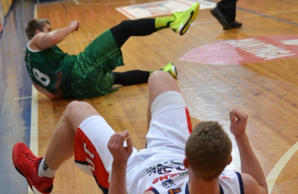 Savo aikštelėje Jonavos krepšininkai mačo pabaigoje susitvarkė su šilutiškiais