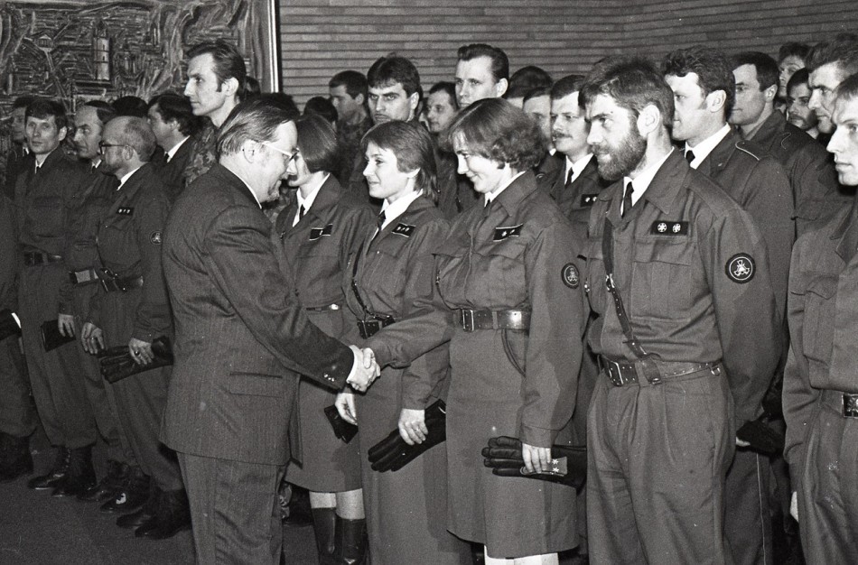 Prieš 30 metų įteikti pirmieji Atkurtos Lietuvos karininkų laipsniai