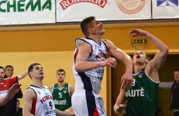 Savo aikštelėje Jonavos krepšininkai mačo pabaigoje susitvarkė su šilutiškiais