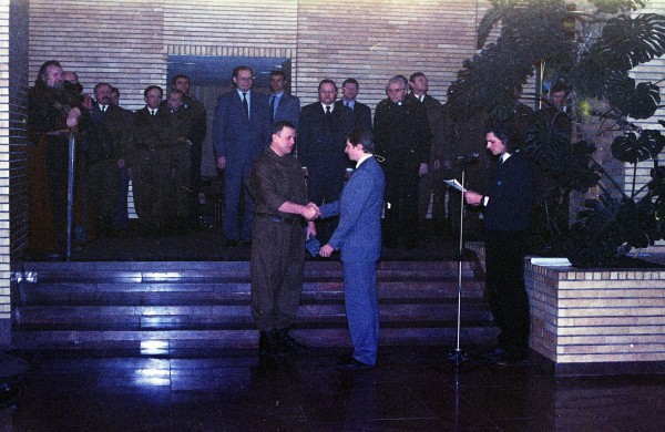 Prieš 30 metų įteikti pirmieji Atkurtos Lietuvos karininkų laipsniai