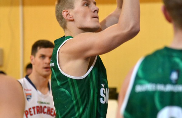 Savo aikštelėje Jonavos krepšininkai mačo pabaigoje susitvarkė su šilutiškiais