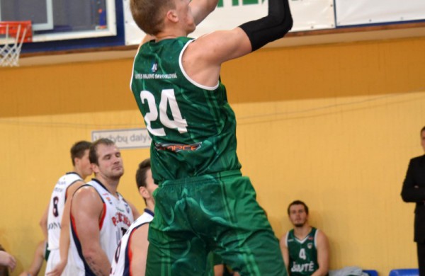Savo aikštelėje Jonavos krepšininkai mačo pabaigoje susitvarkė su šilutiškiais