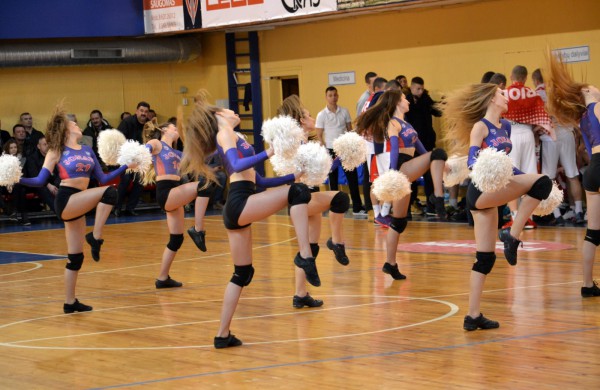 Savo aikštelėje Jonavos krepšininkai mačo pabaigoje susitvarkė su šilutiškiais