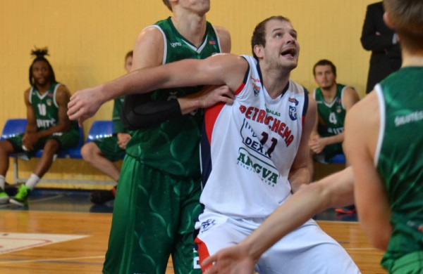 Savo aikštelėje Jonavos krepšininkai mačo pabaigoje susitvarkė su šilutiškiais