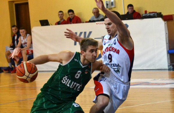 Savo aikštelėje Jonavos krepšininkai mačo pabaigoje susitvarkė su šilutiškiais