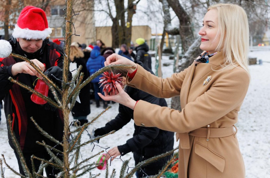 Kalėdinę nuotaiką dovanojo vaikų dienos centrams ir socialinių paslaugų įstaigoms