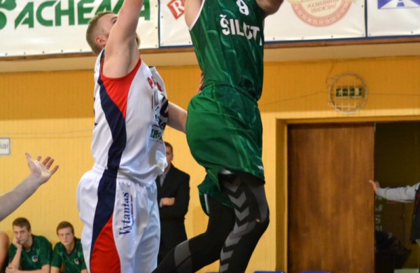Savo aikštelėje Jonavos krepšininkai mačo pabaigoje susitvarkė su šilutiškiais