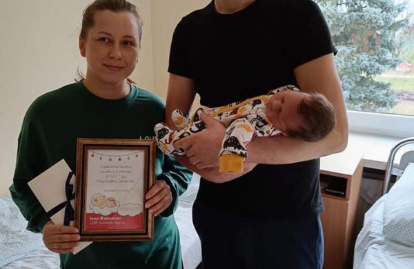 Pasveikinti pirmieji 2022-ųjų metų kūdikiai Jonavoje