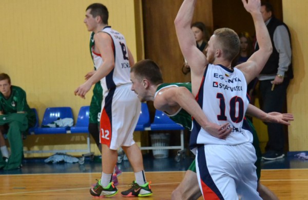 Savo aikštelėje Jonavos krepšininkai mačo pabaigoje susitvarkė su šilutiškiais