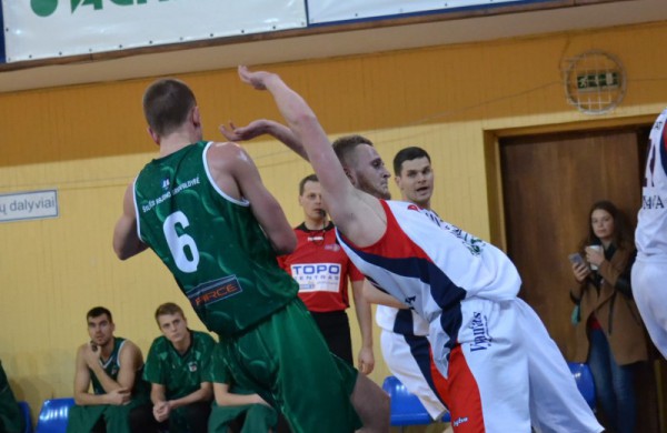 Savo aikštelėje Jonavos krepšininkai mačo pabaigoje susitvarkė su šilutiškiais